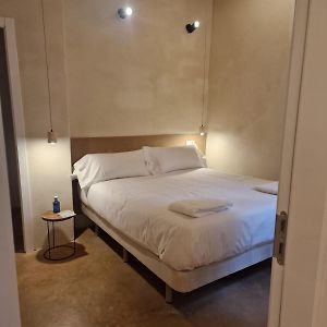 Habitación con Cama Queen Adaptada para Discapacitados